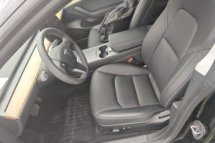 Used Tesla Model 3 2022 Rear-Wheel-Drive Version Left Front Seat