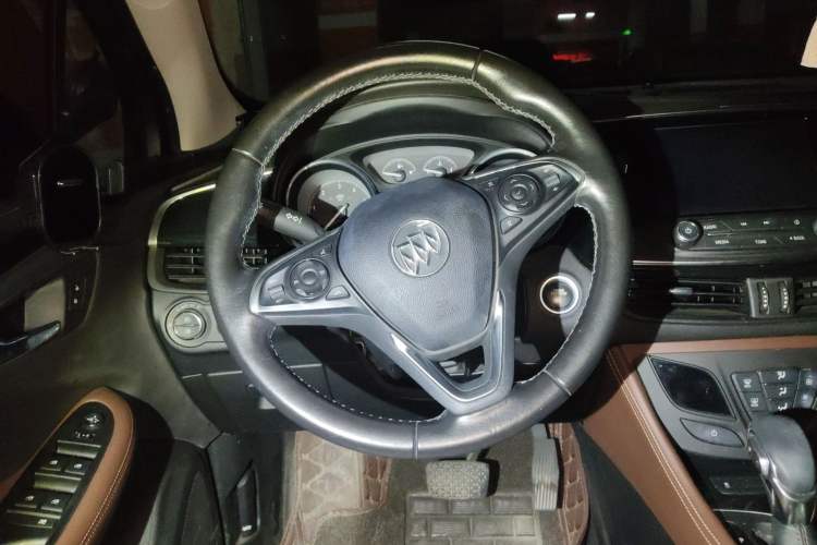 Used Buick Envision 2018 28T Four-Wheel Drive Elite Version Steering Wheel