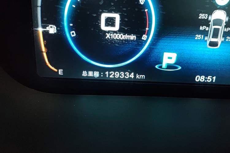 Used BYD Tang New Energy 2015 2.0T Four-Wheel-Drive Flagship Model Odometer Close Up