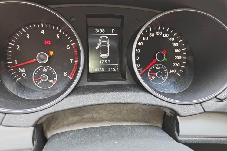 Used Volkswagen Golf 2012 1.4 TSI BlueMotion Edition Odometer Close Up