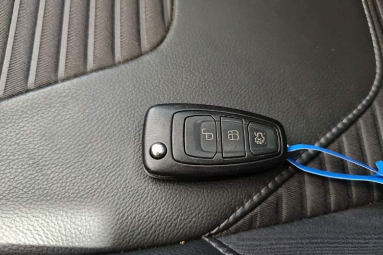 Used Ford Focus 2017 Hatchback 1.6L Automatic Fashion Edition Smart Drive Version
