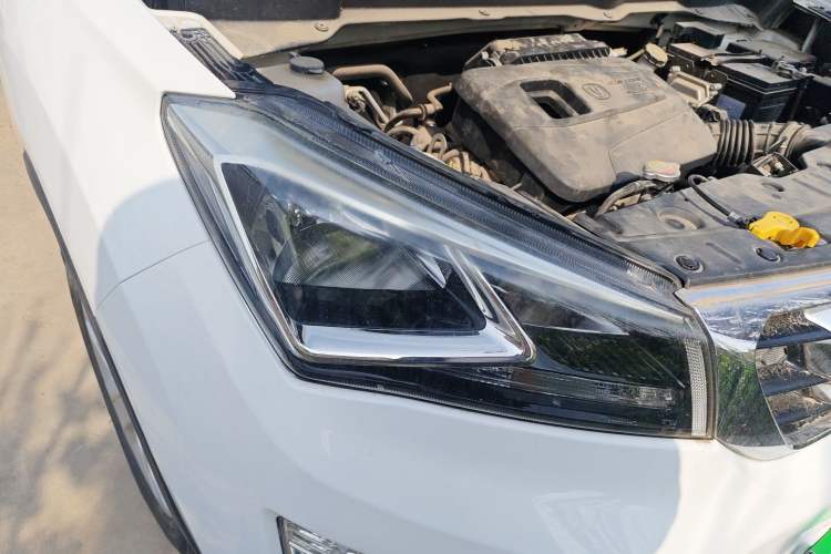 Used CHANGAN CS15 2016 1.5L Manual Fashion Edition Right Front Headlight