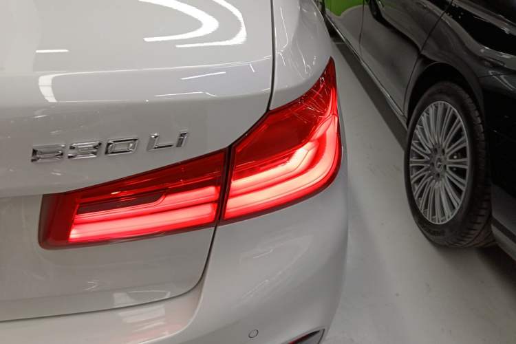 Used BMW 5 Series 2020 530Li Leading Model M Sport Package Exterior 3