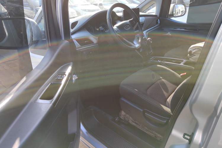 Used JAC Refine M3 2022 PLUS 1.5T 7-Seater Standard Model