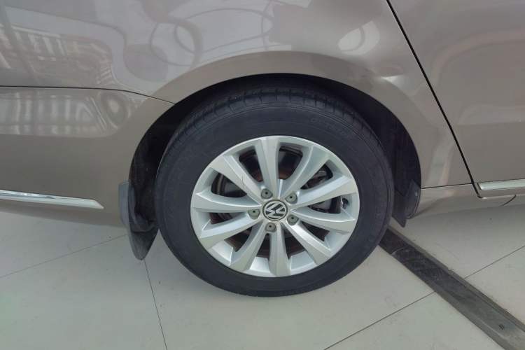 Used Volkswagen Magotan 2013 1.8TSI Luxury Model Right Rear Wheel Hub