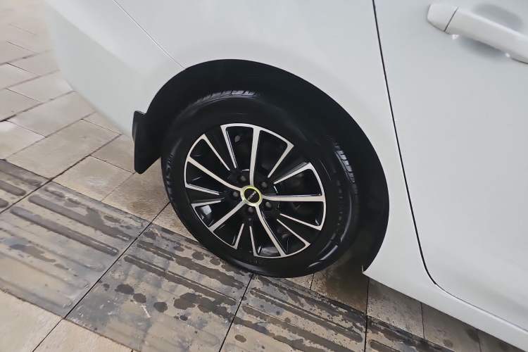 Used Roewe i5 2021 1.5L CVT Platinum Edition Right Rear Wheel Hub