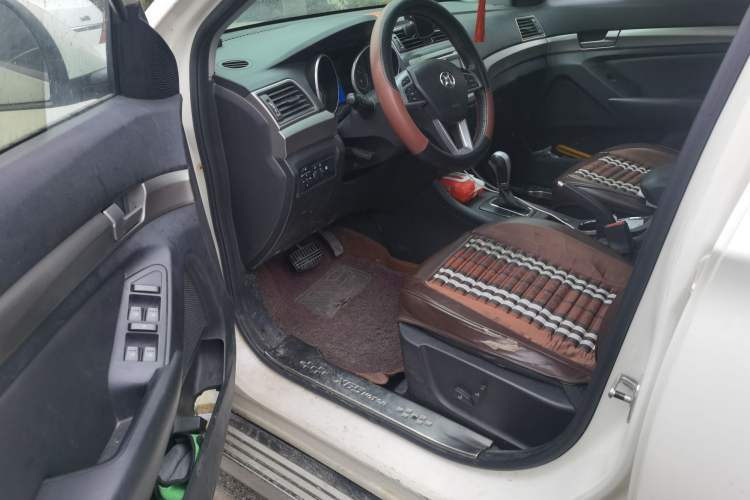 Used BAIC Senova X65 2015 2.0T Automatic Elite Model
