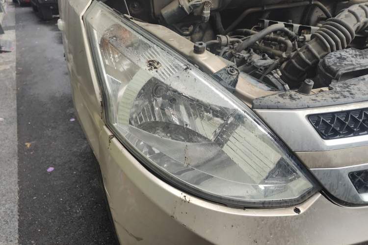 Used Wuling Rongguang V 2018 1.5L Practical Version Right Front Headlight