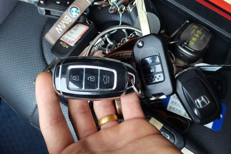 Used Hyundai Elantra 2022 1.5L CVT LUX Prestige Edition Interior 1