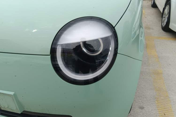 Used CHANGAN NEVO Lumin 2022 155 km – Refreshingly Sweet Edition Left Front Headlight