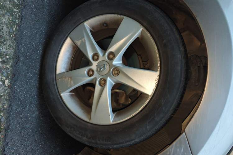 Used Hyundai Elantra (5th Generation / Langdong) 2013 1.6L Automatic Luxury Model Right Front Wheel Hub