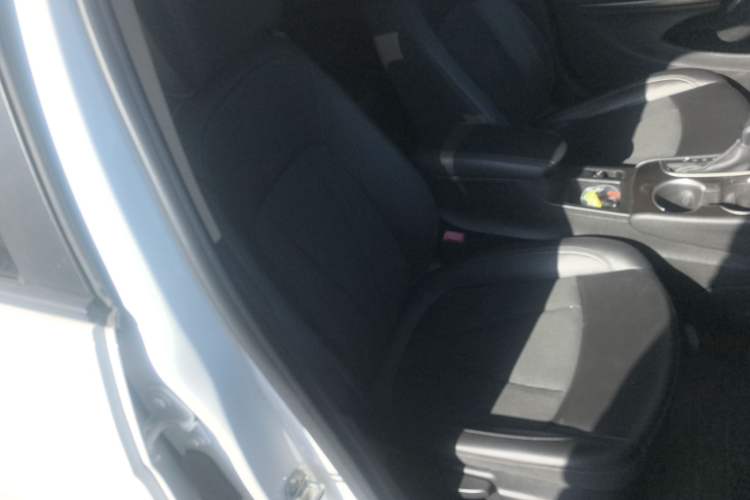 Used Buick Verano 2019 Sedan 20T Dual-Clutch Leading Model Right Front Seat