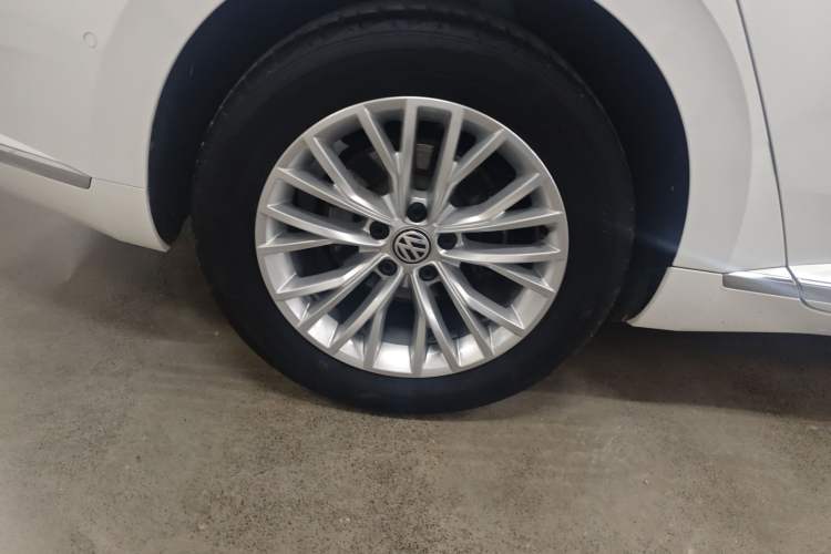 Used Volkswagen FAW-Volkswagen CC 2019 330TSI Glamour Edition China V Standard Right Rear Wheel Hub