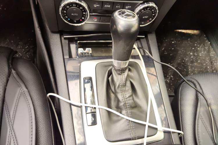 Used Mercedes-Benz C-Class 2011 C 200 CGI Fashion Model Gear Lever