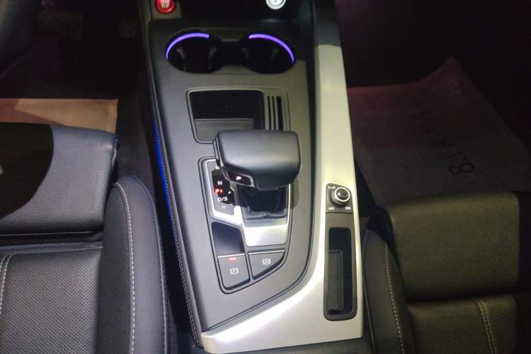 Used Audi A4L 2022 40 TFSI Luxury Dynamic Model Gear Lever