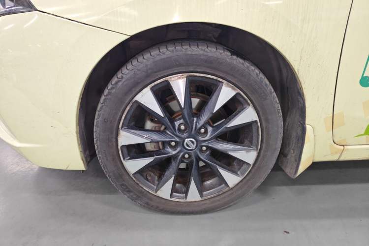 Used Nissan Lannia 2016 1.6L CVT Smart Cool Edition Left Front Wheel Hub
