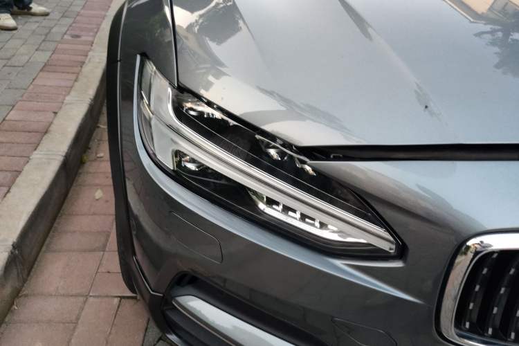 Used Volvo V90 2017 Cross Country T5 AWD Smart Range Edition