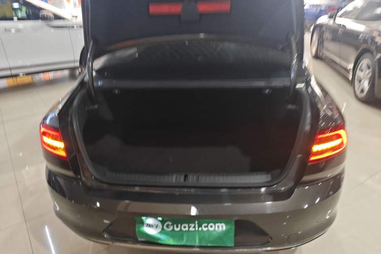 Used Volkswagen Magotan 2018 330TSI DSG Advanced Model
