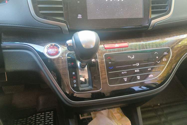 Used Honda Odyssey 2015 Updated Version 2.4L Smart Edition
