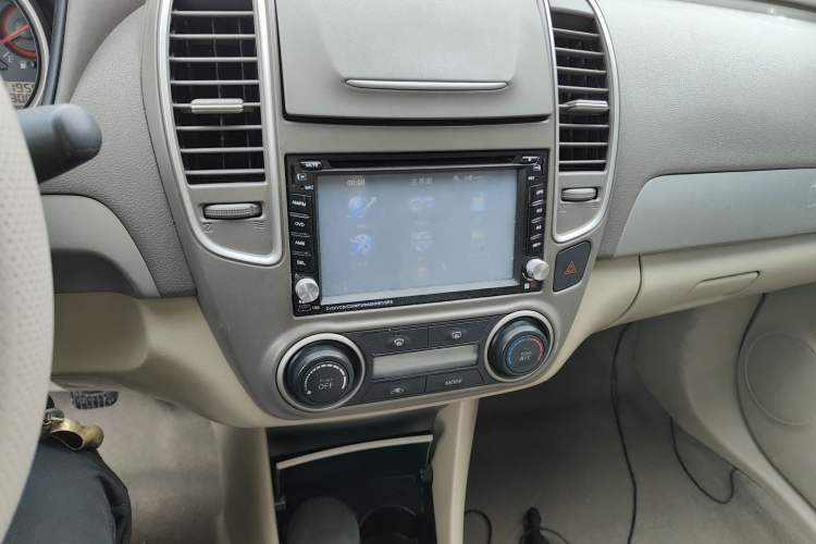 Used Nissan Sylphy 2012 Classic 1.6XE Manual Comfort Edition Audio And AC Panel
