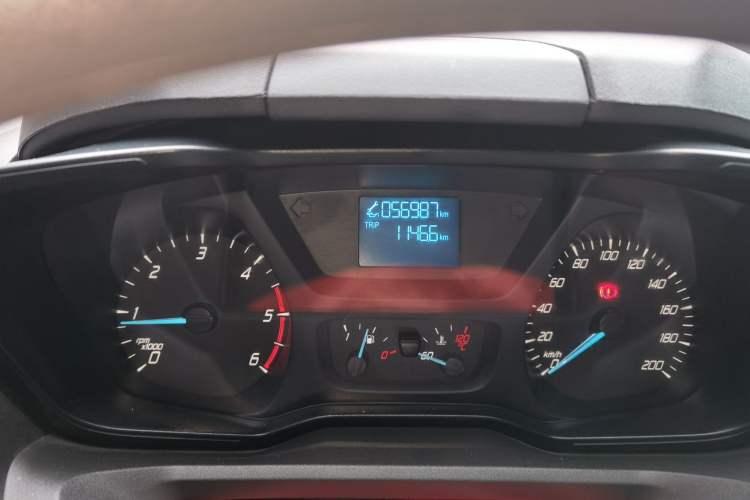 Used Ford Transit 2019 2.0T Diesel Multi-Purpose Commercial Vehicle Mid-Drive Mid-Roof 6-Seater China VI Standard
