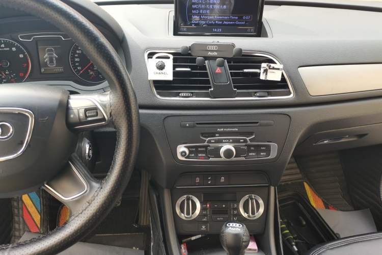 Used Audi Q3 2015 35 TFSI Ambition Edition Audio And AC Panel