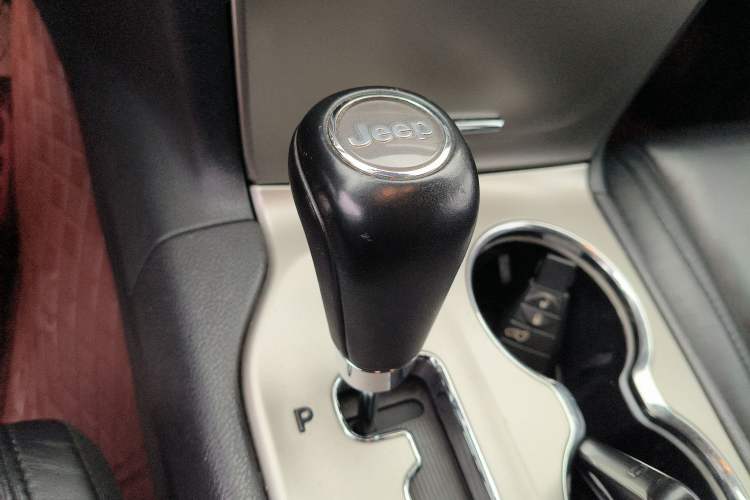 Used Jeep Grand Cherokee 2011 3.6L Luxury Edition
