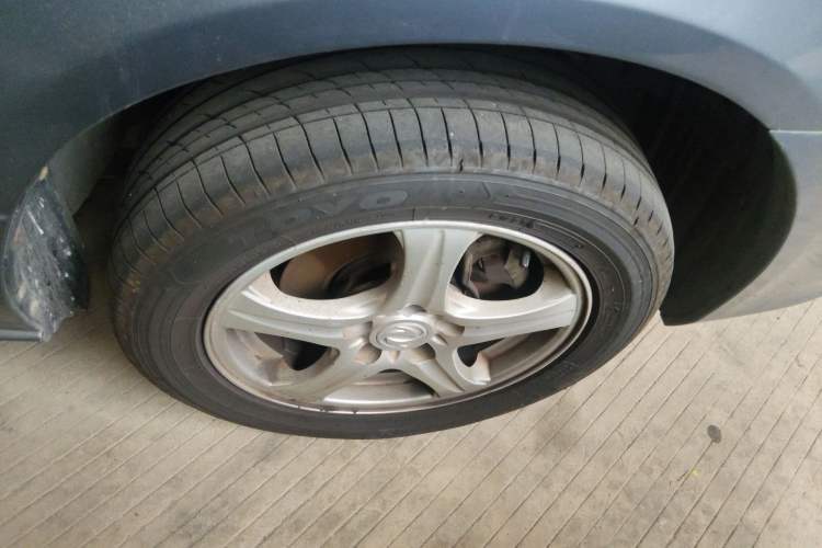 Used Dongfeng Shuaike 2013 Revised Version 1.5L Manual Comfort Trim 7 Seats China IV Standard
