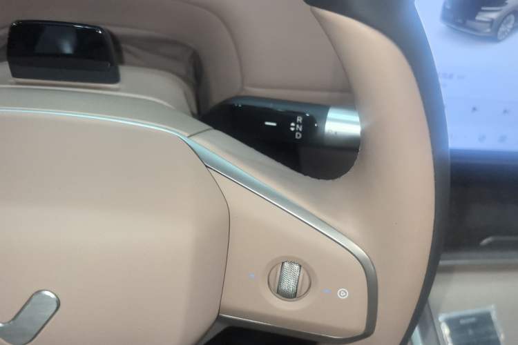 Used ONVO Luxeed L90 2025 Model—Max Six-Seater Version Gear Lever