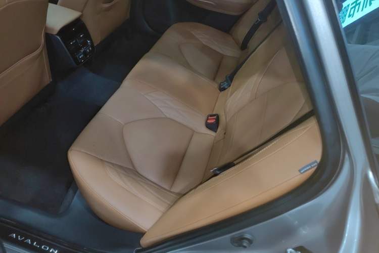 Used Toyota Avalon 2019 2.5L Touring Premium Version China VI Standard Left Rear Seat