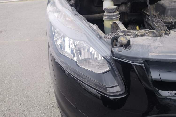 Used Ford Transit 2019 2.0T Gasoline Automatic Business & Travel Short Wheelbase Low-Roof 7-Seater China VI Standard Right Front Headlight