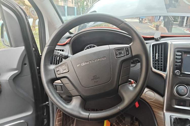 Used FORTHING Lingzhi PLUS 2021 Travel Edition 2.0L Manual Luxury 7-Seater