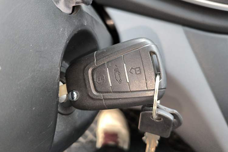 Used SAIC MAXUS Xintu V80  Vehicle Key