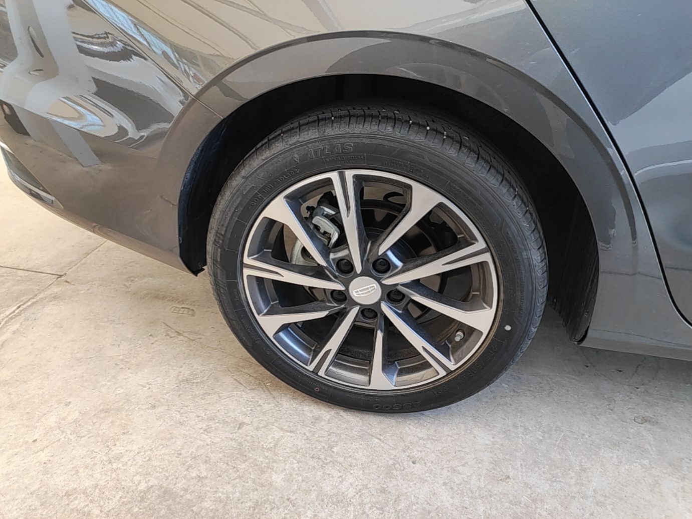 Geely Auto Emgrand 2025 4th Generation 1.5L CVT Luxury Version — снимка 11