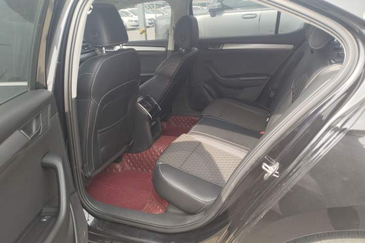 Used Skoda Superb 2018 TSI330 DSG Comfort Edition China V Standard Left Rear Seat