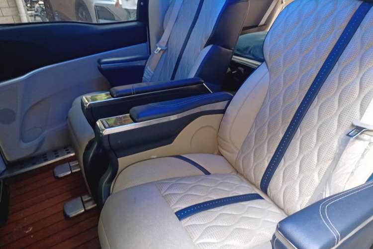 Used Buick GL8 2021 Land Cruiser Executive Class 652T Comfort Model Left Rear Seat