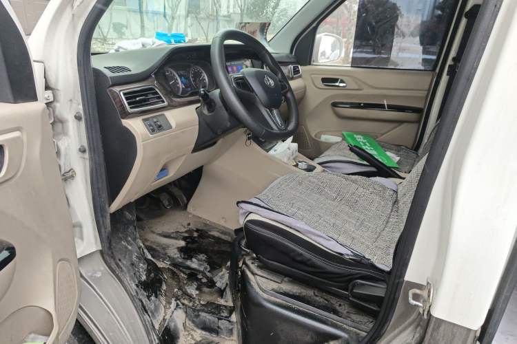 Used CHANGAN KUAYUE Xing V5 EV 2021 Luxury 6-Seater Passenger Bus with Lingdian System