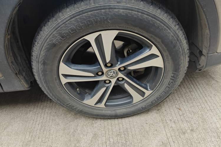 Used Toyota RAV4 2015 2.0L CVT Two-Wheel Drive Fashion Edition
