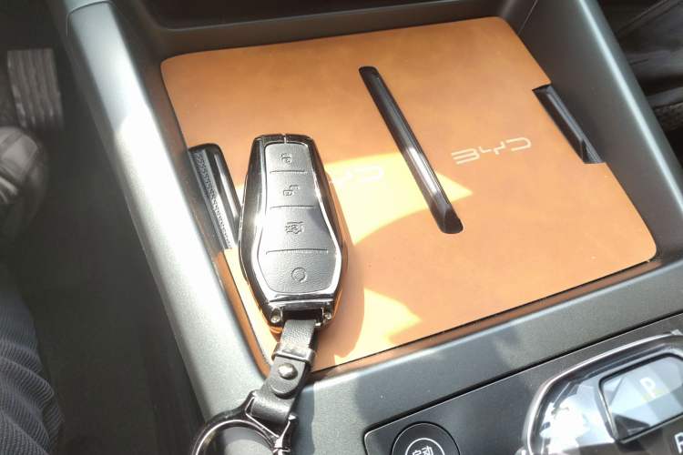 Used BYD Qin PLUS 2025 DM-i Smart Drive 55KM Leading Model Vehicle Key