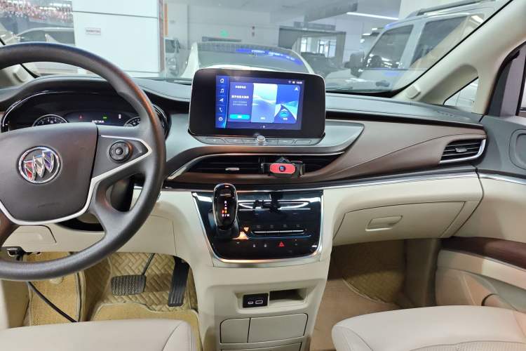 Used Buick GL8 2023 Land Executive Class Comfort Model
