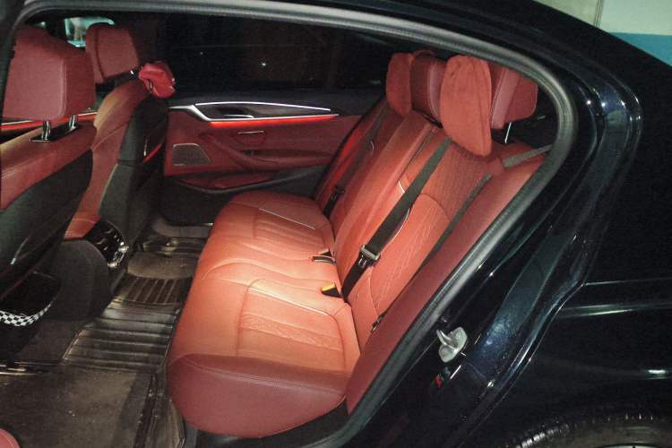 Used BMW 5 Series 2022 Second Facelift 530Li Luxury Version M Sport Package Left Rear Seat