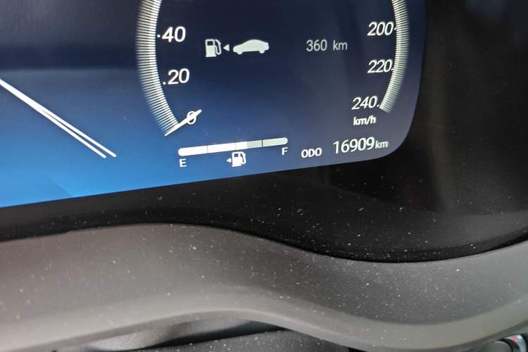 Used Toyota Granvia 2024 2.5L Hybrid Prestige PLUS Four-Wheel Drive Version Odometer Close Up