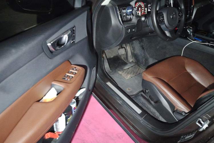 Used Volvo XC60 2019 T5 4x4 Smart Edition China V Standard