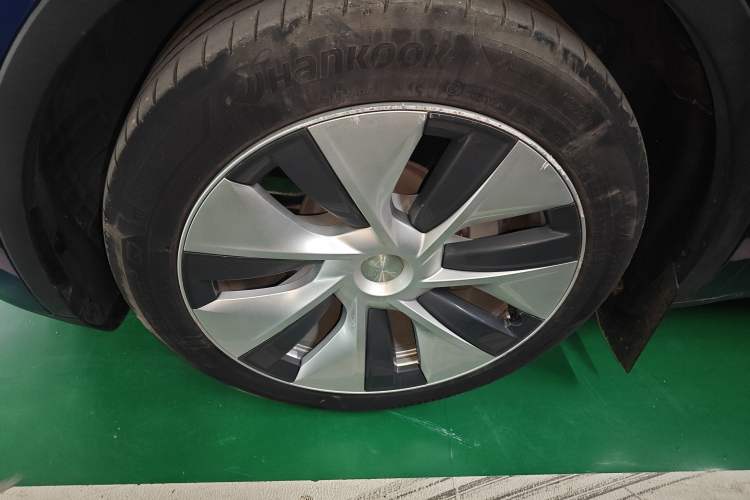 Used Tesla Model Y 2021 Long-Range All-Wheel-Drive Version 3D7