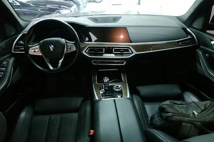 Used BMW X7 2021 xDrive40i Luxury Package with Premium Features