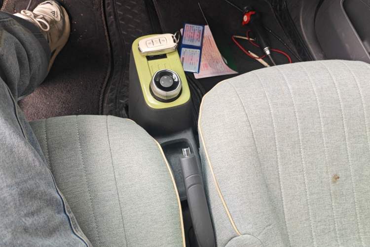 Used Geely Galaxy Panda 2023 Panda Mini 200km Endurance Bear Gear Lever