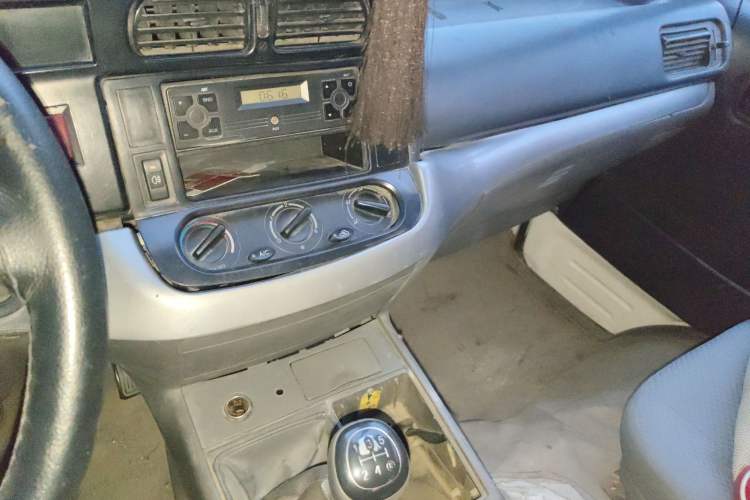 Used Jinbei Hiace 2011 2.0L 5th Generation Kuaiyunwang Standard Version 4G19
