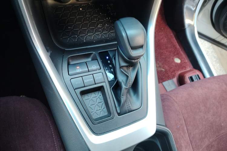 Used Toyota RAV4 2023 2.0L CVT Two-Wheel Drive Urban Edition
