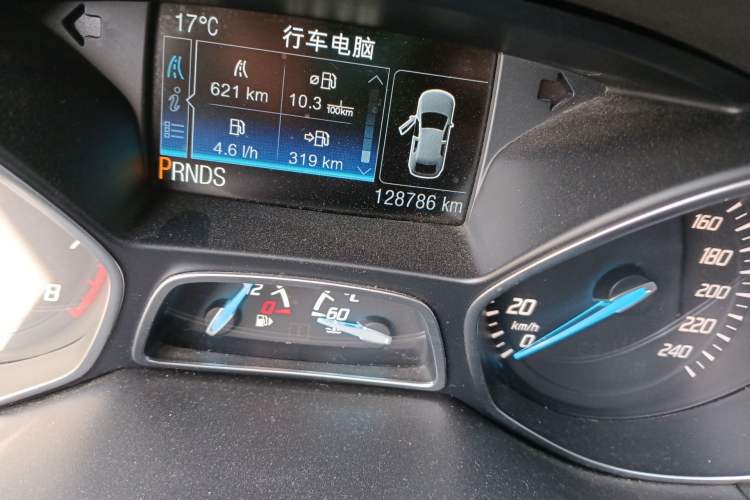 Used Ford Kuga 2015 2.0L GTDi Four-Wheel Drive Elite Model Odometer Close Up