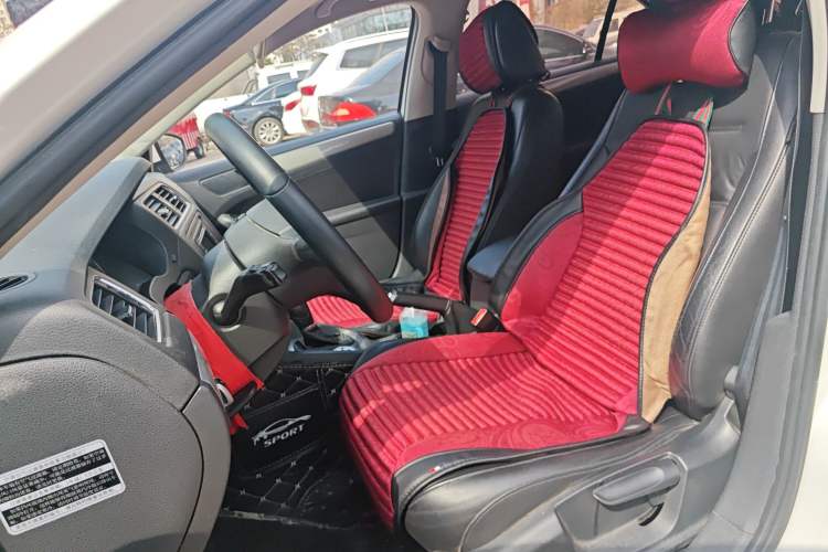 Used Volkswagen Sagitar 2013 1.4 TSI BlueMotion Edition Left Front Seat